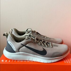 Nike Flex Experience Run 12 Army Green DV0740-300 Men’s Size 11.5